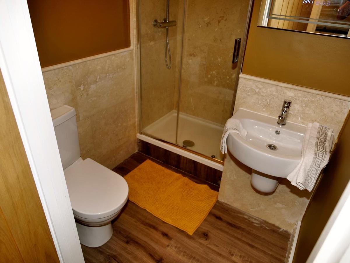 Ultra Deluxe Versace Apartment Near Sheffield Full Sky Tv 로더럼 외부 사진